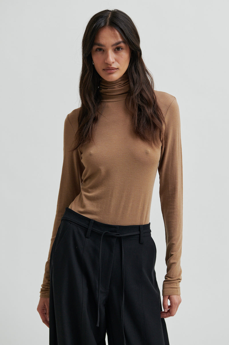 Matima T-Neck Tee