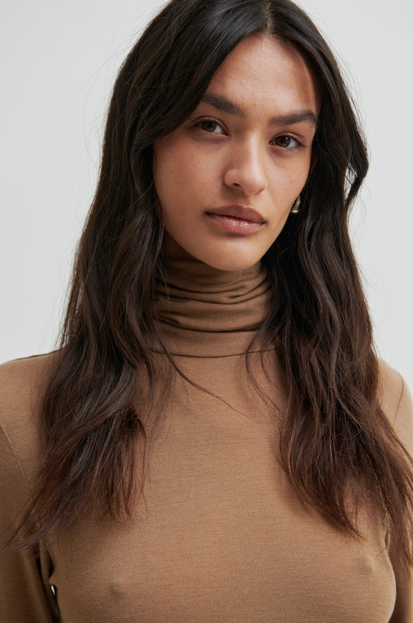 Matima T-Neck Tee