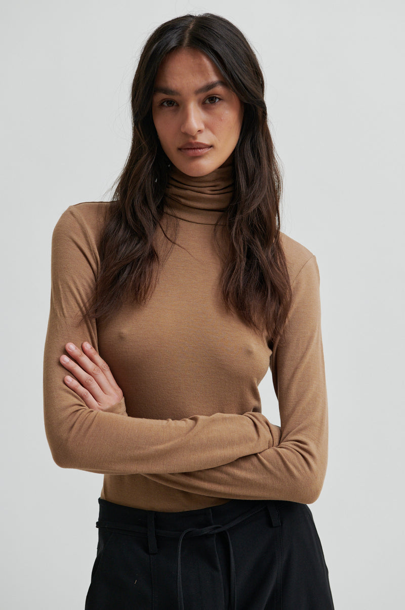 Matima T-Neck Tee