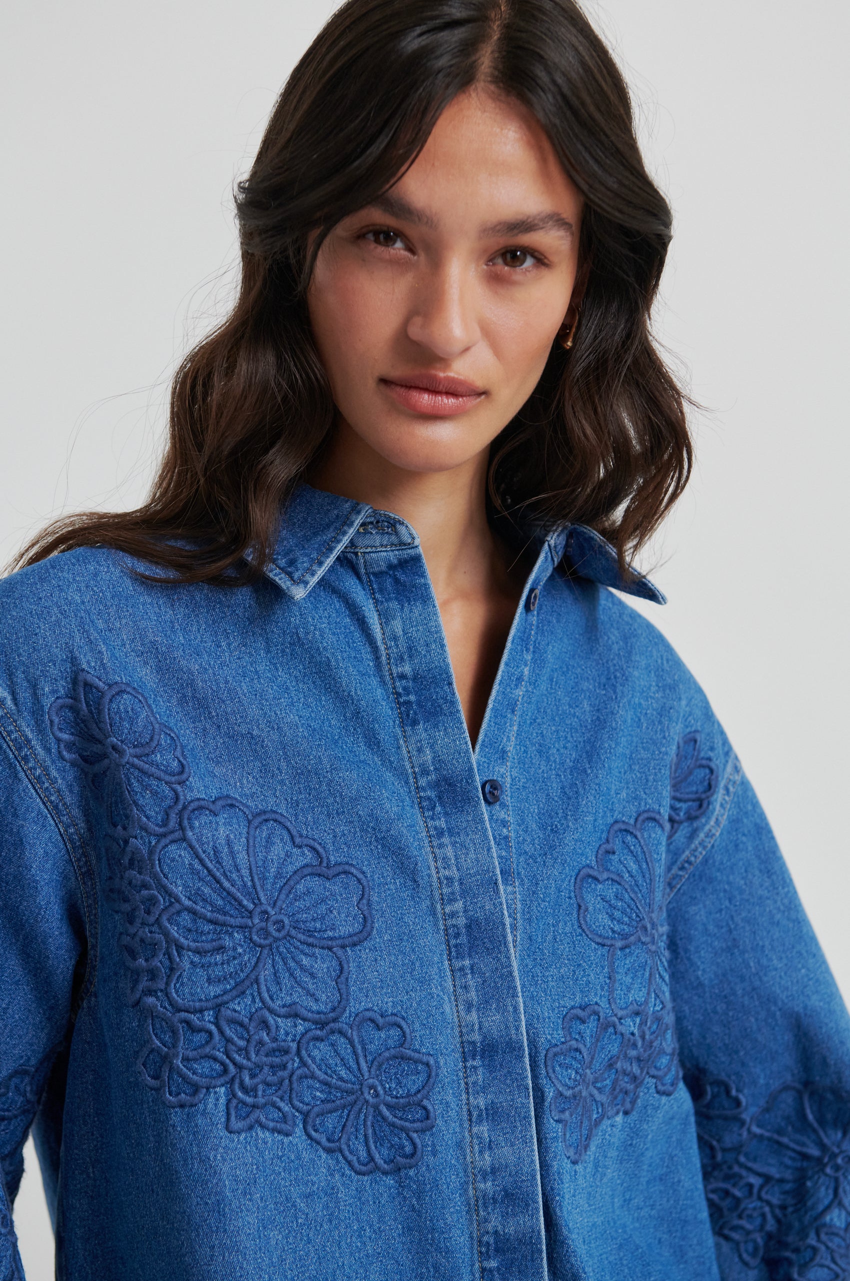 シャツ CALEE 21ss 60Z COLOR DENIM L/S EMBROIDER Cornelia Denim Shirt – secondfemale.com